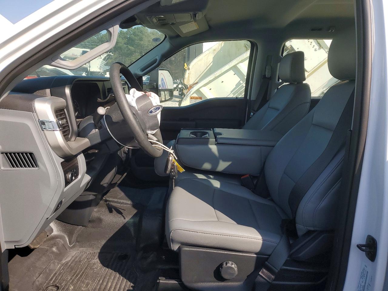 2024 FORD F550 SUPER DUTY TRUCK CAB AND CHASSIS photo 7