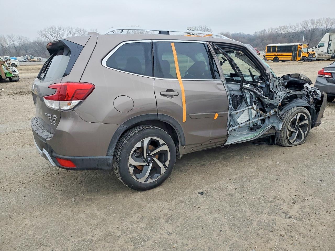 2022 SUBARU FORESTER TOURING photo 3