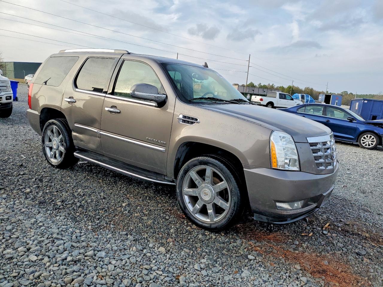 2012 CADILLAC ESCALADE LUXURY photo 4