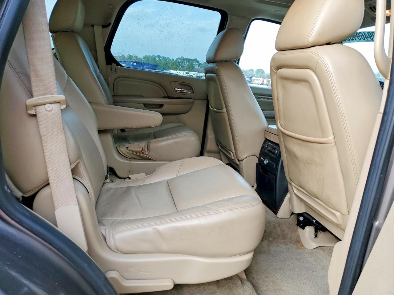 2012 CADILLAC ESCALADE LUXURY photo 11