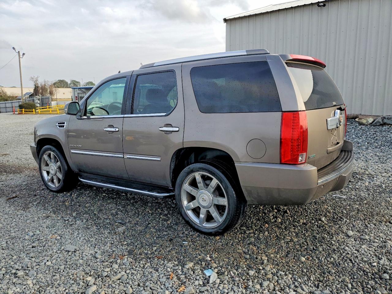 2012 CADILLAC ESCALADE LUXURY photo 2