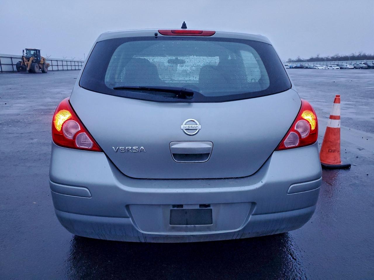 2011 NISSAN VERSA S photo 6