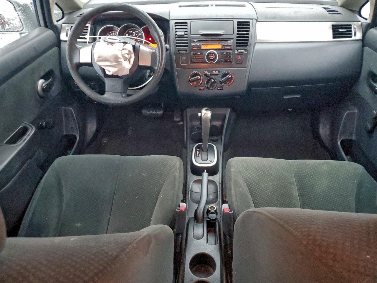 2011 NISSAN VERSA S photo 8