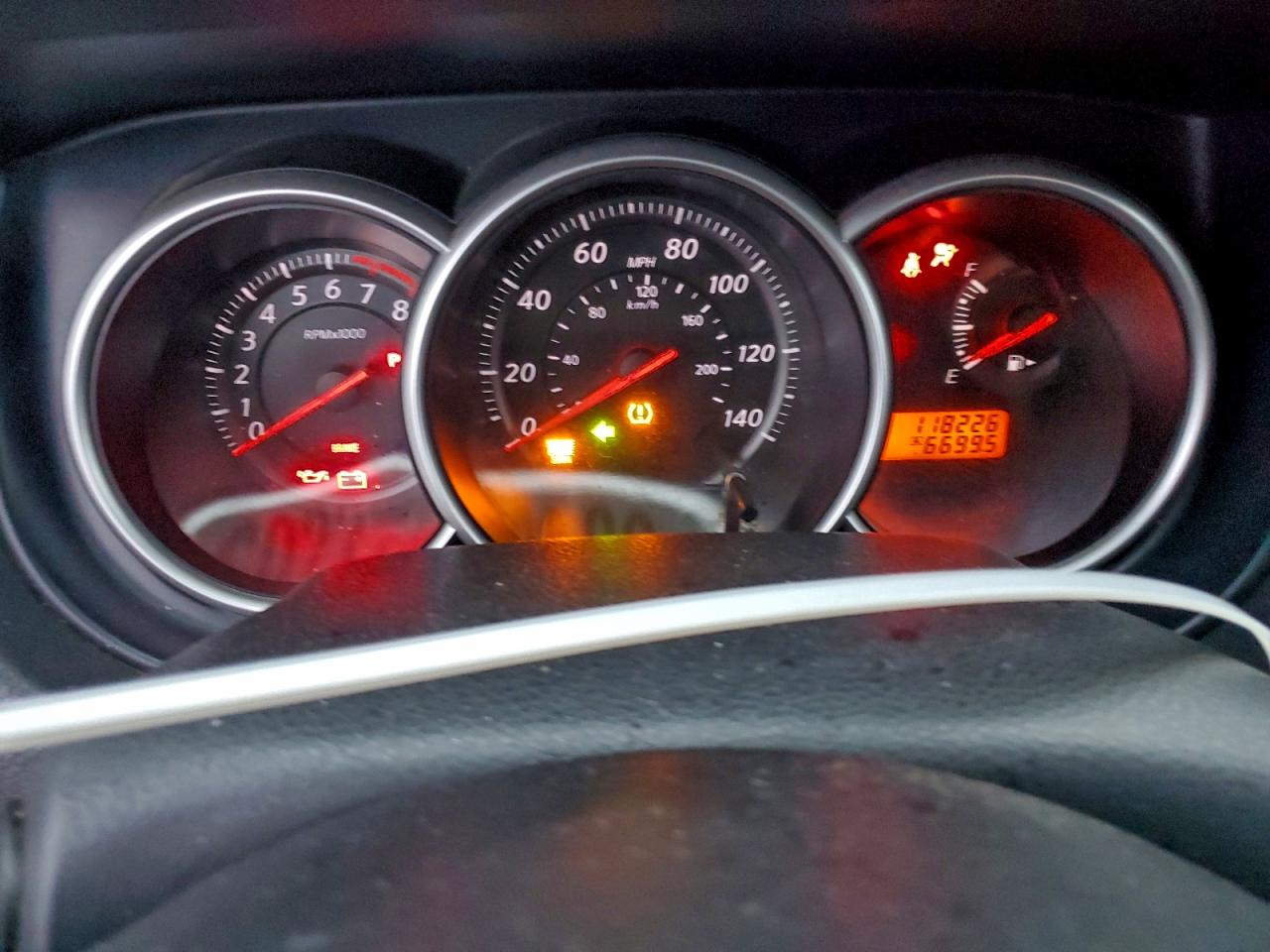 2011 NISSAN VERSA S photo 9