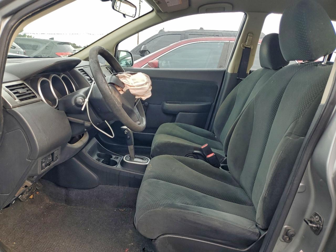 2011 NISSAN VERSA S photo 7