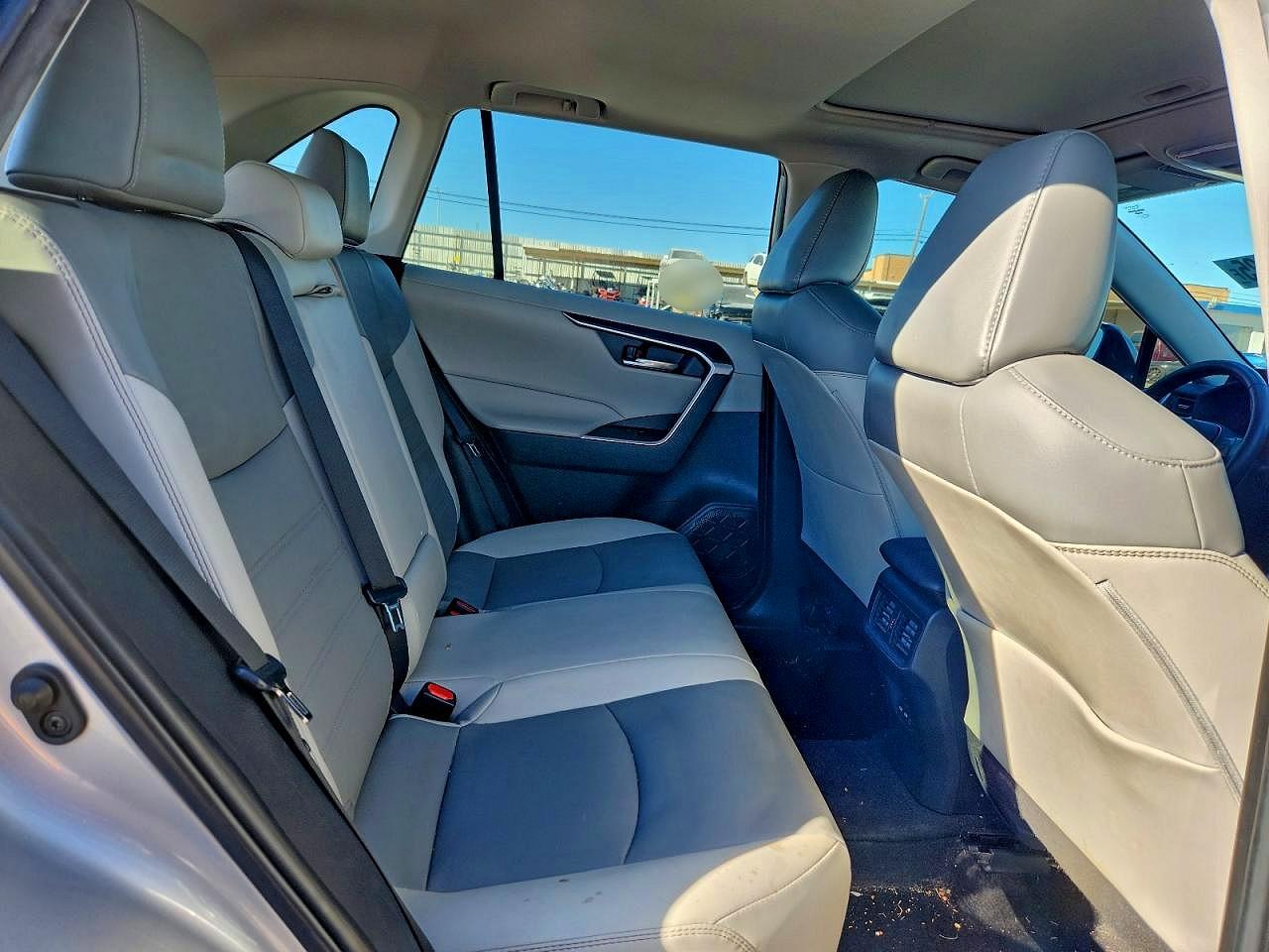 2022 TOYOTA RAV4 XLE PREMIUM photo 11