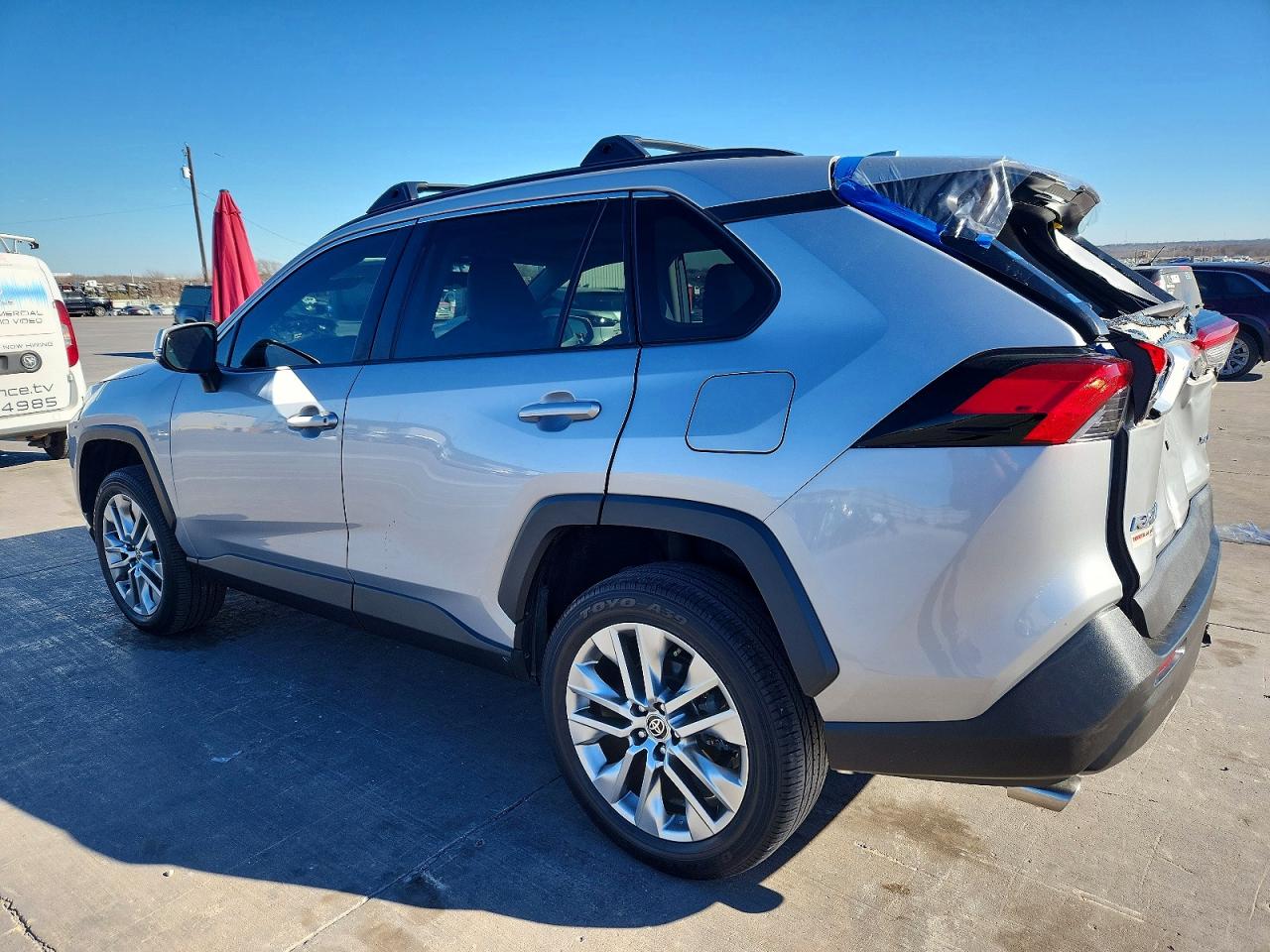 2022 TOYOTA RAV4 XLE PREMIUM photo 2