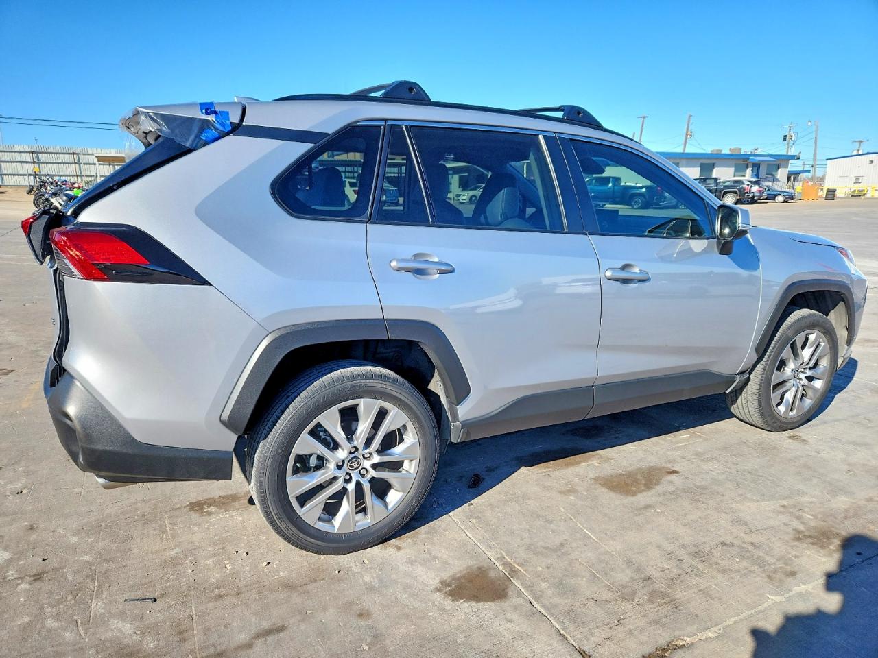 2022 TOYOTA RAV4 XLE PREMIUM photo 3