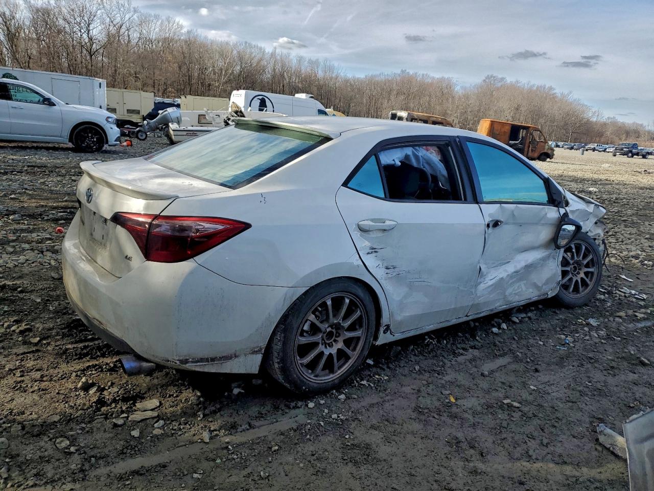 2019 TOYOTA COROLLA LE photo 3