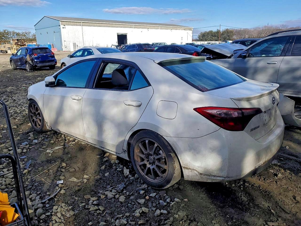2019 TOYOTA COROLLA LE photo 2