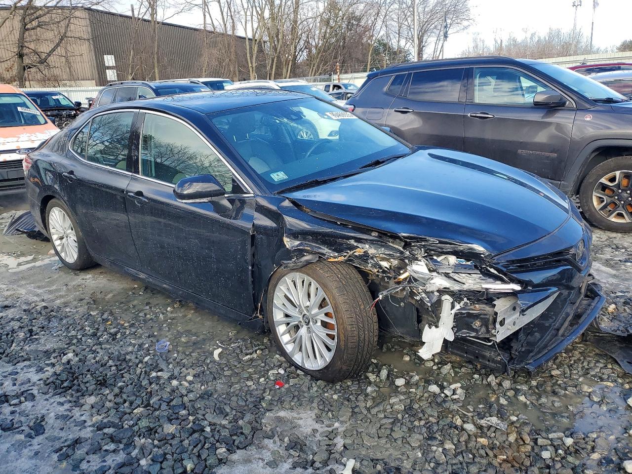 2019 TOYOTA CAMRY L photo 4
