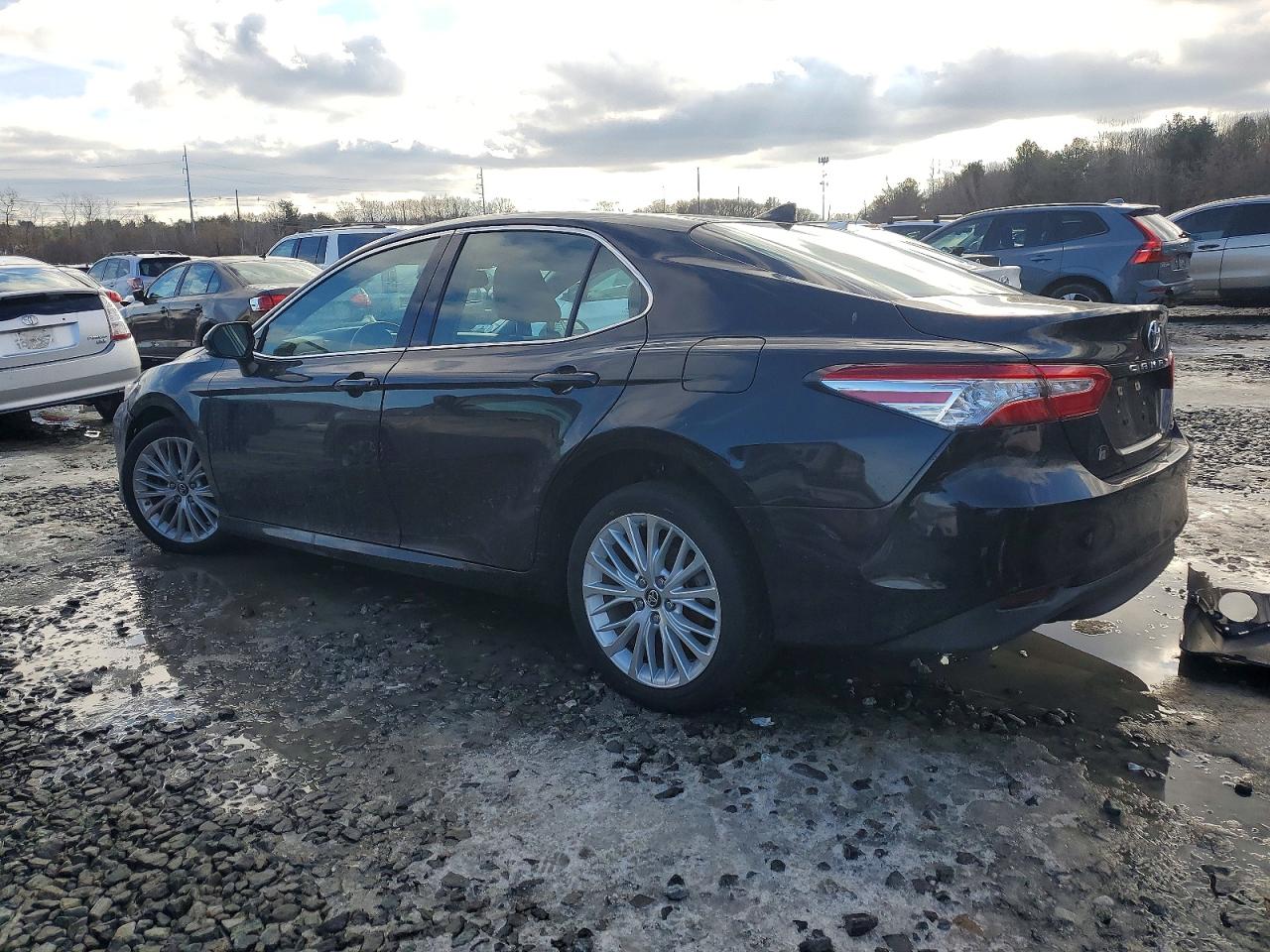 2019 TOYOTA CAMRY L photo 2