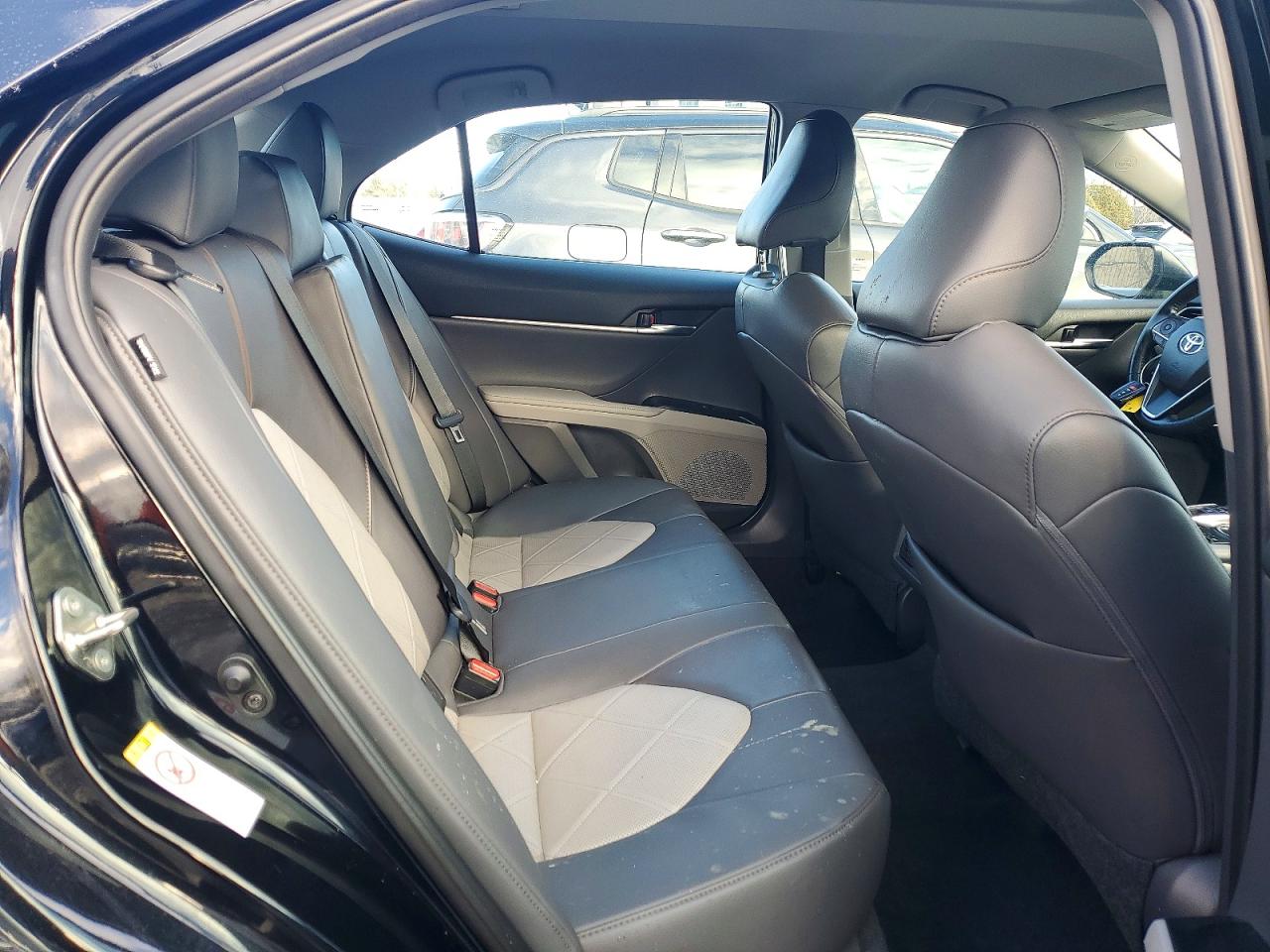 2019 TOYOTA CAMRY L photo 10