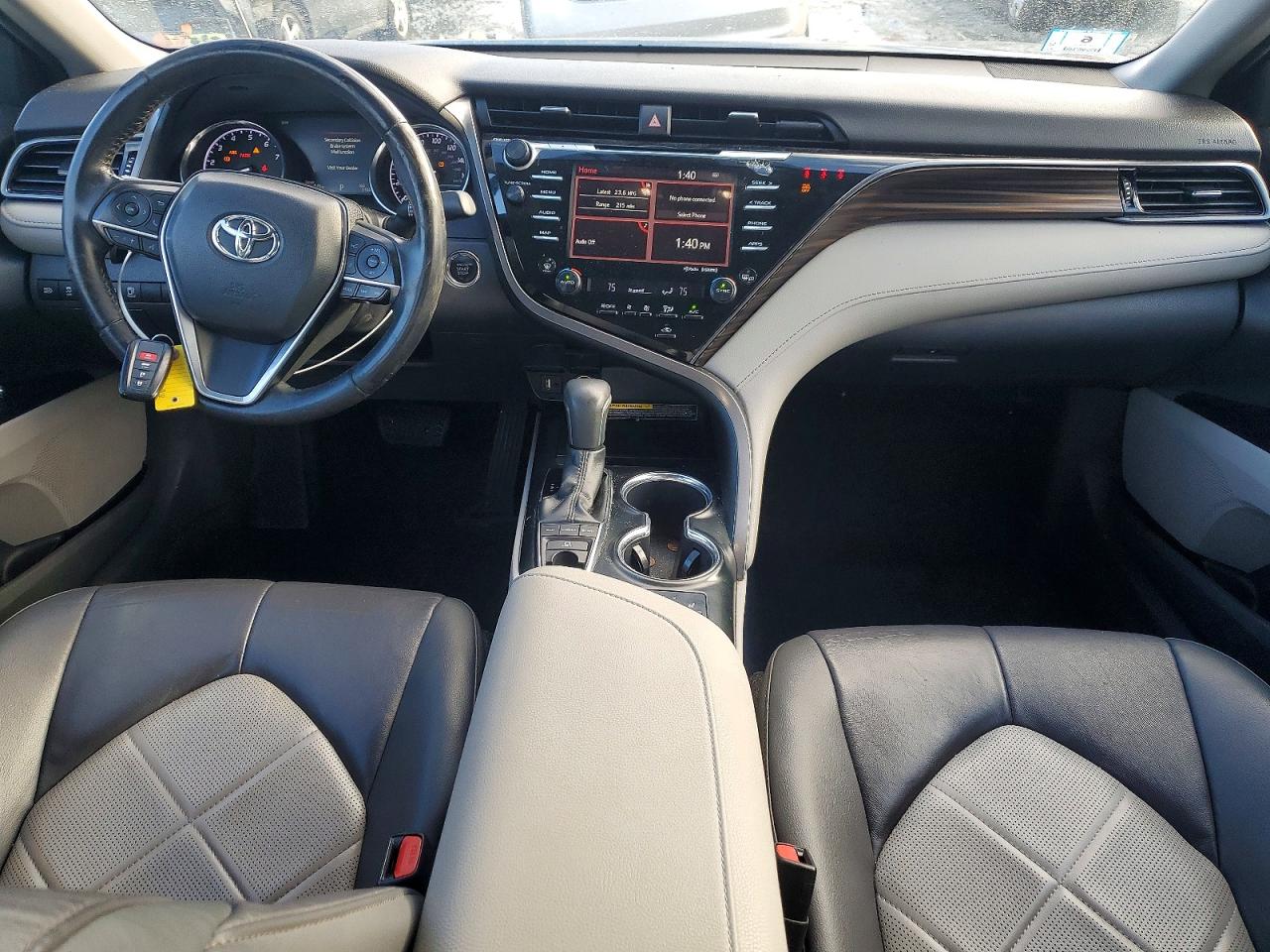 2019 TOYOTA CAMRY L photo 8