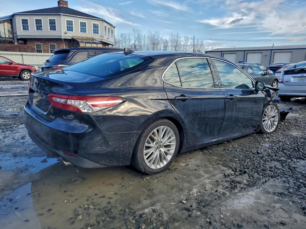 2019 TOYOTA CAMRY L photo 3