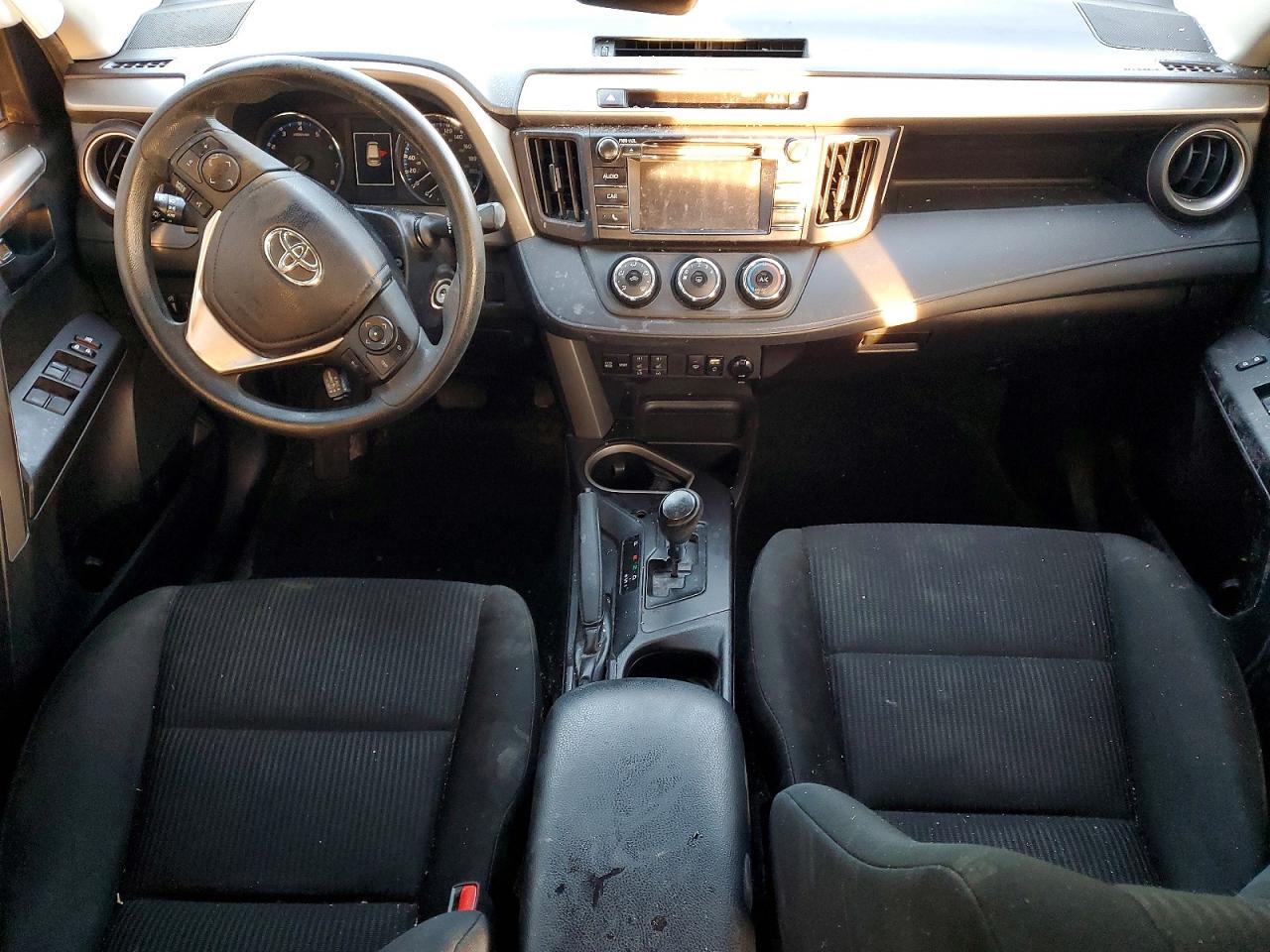 2018 TOYOTA RAV4 LE photo 8