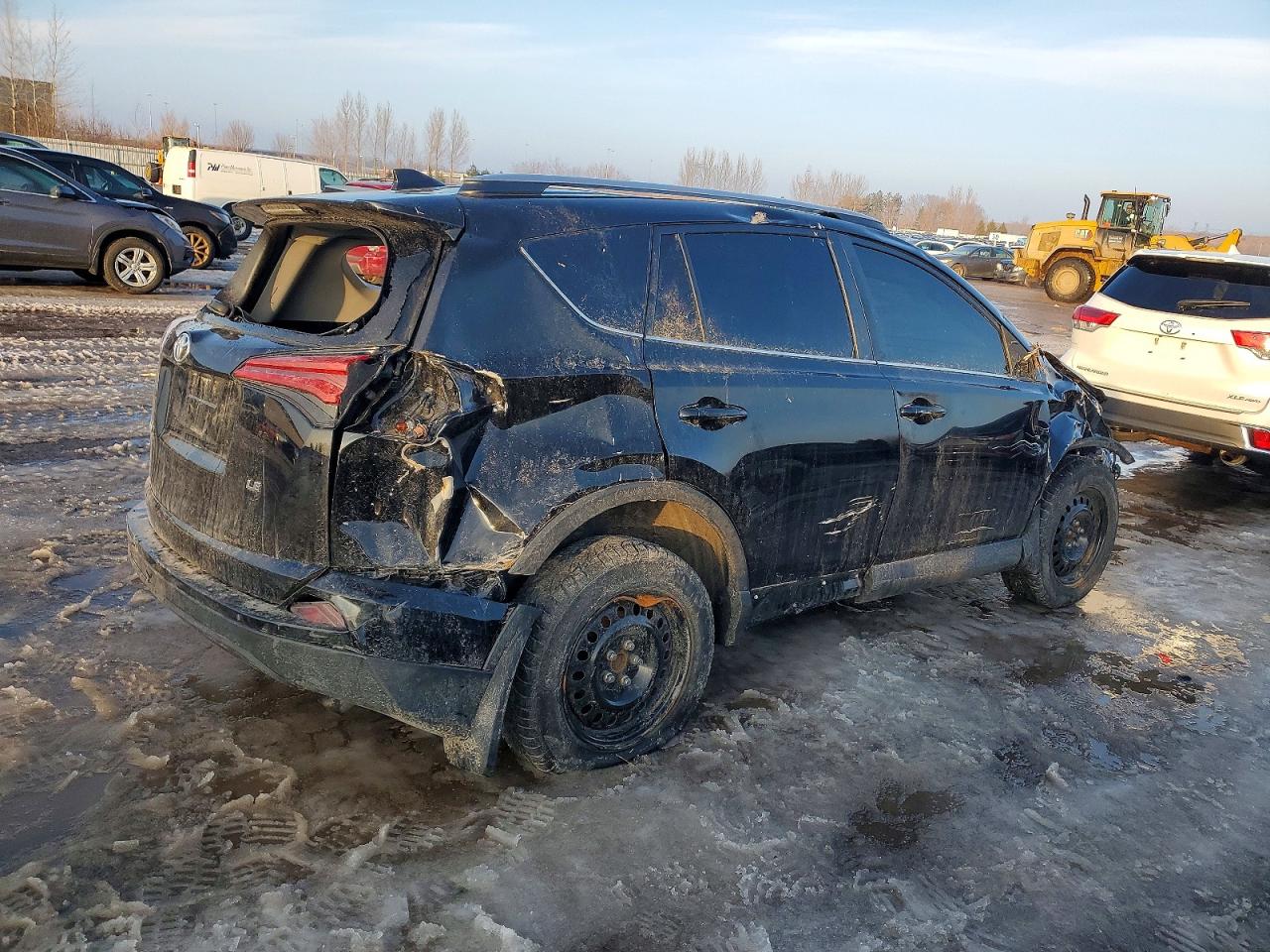 2018 TOYOTA RAV4 LE photo 3