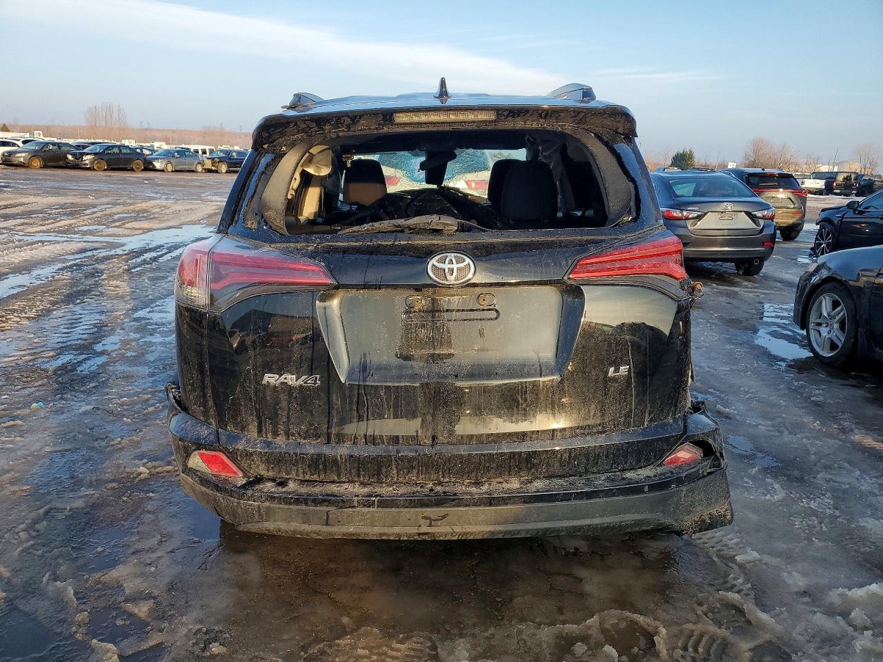 2018 TOYOTA RAV4 LE photo 6