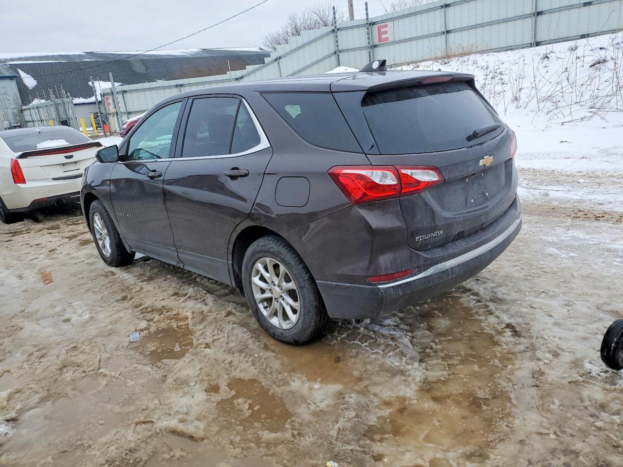 2020 CHEVROLET EQUINOX LT photo 2