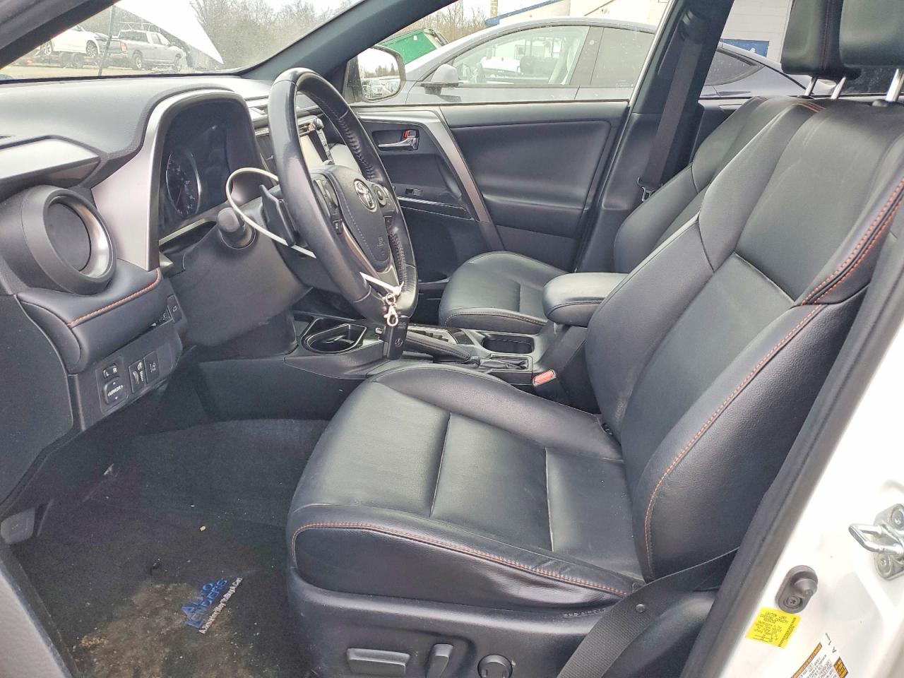 2018 TOYOTA RAV4 SE photo 7