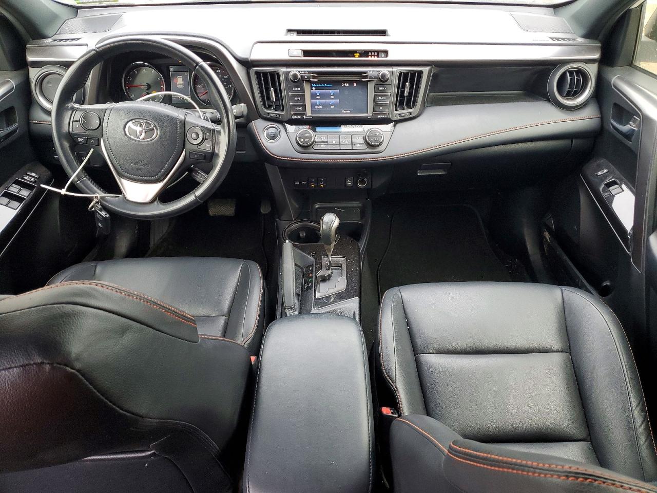2018 TOYOTA RAV4 SE photo 8