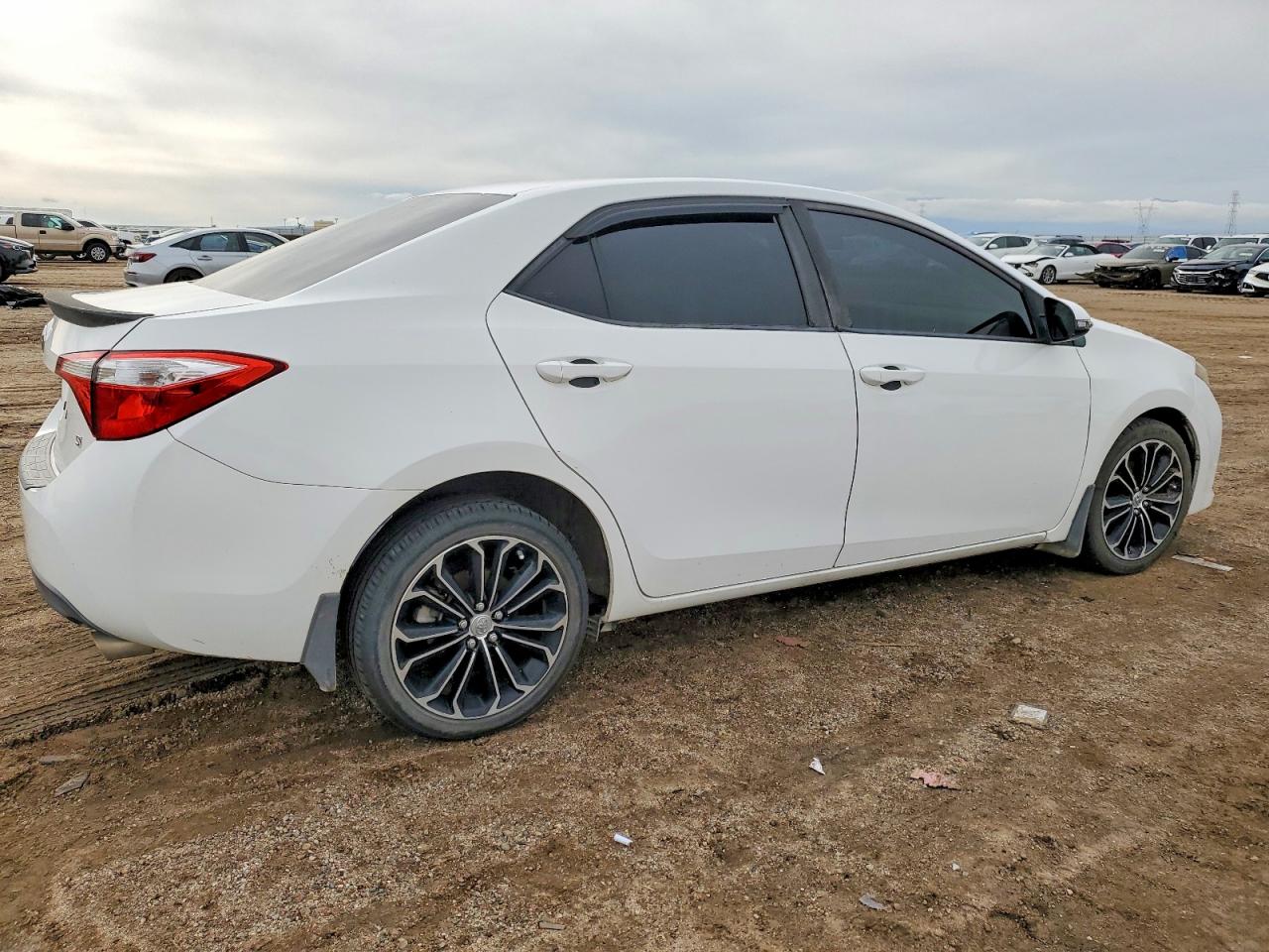 2014 TOYOTA COROLLA L photo 3