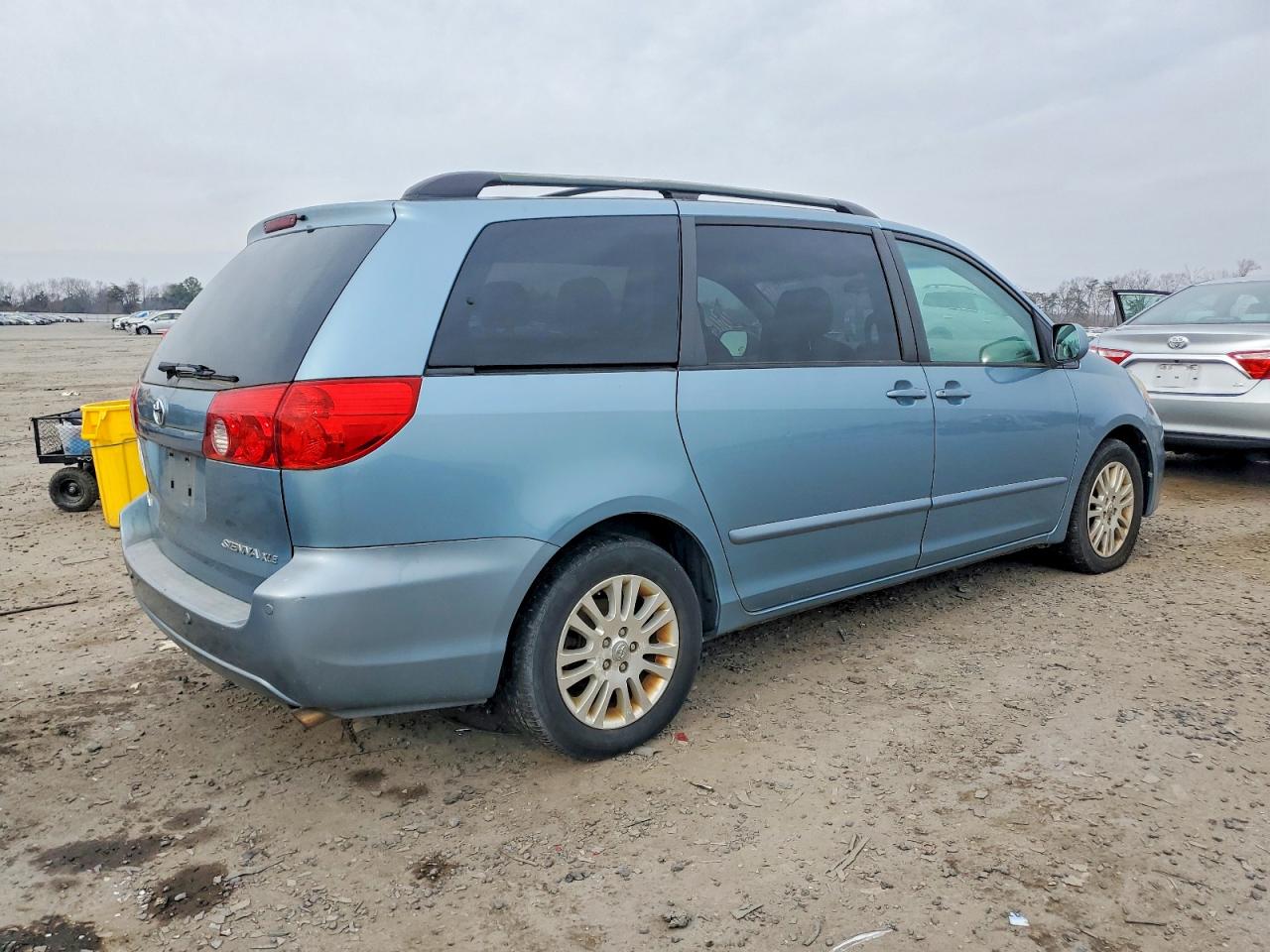 2007 TOYOTA SIENNA XLE photo 3