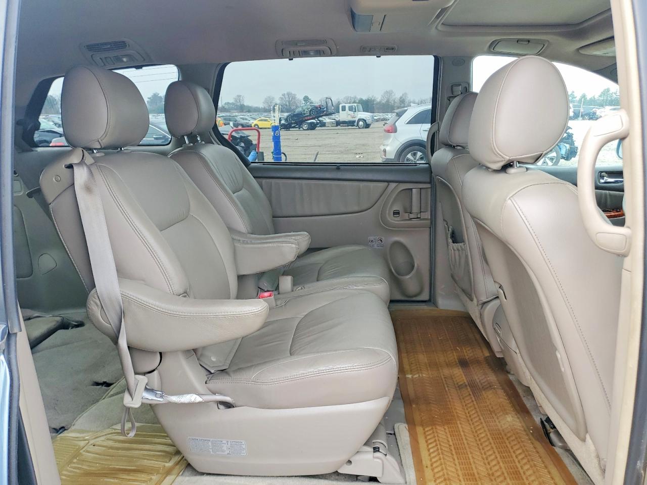 2007 TOYOTA SIENNA XLE photo 11
