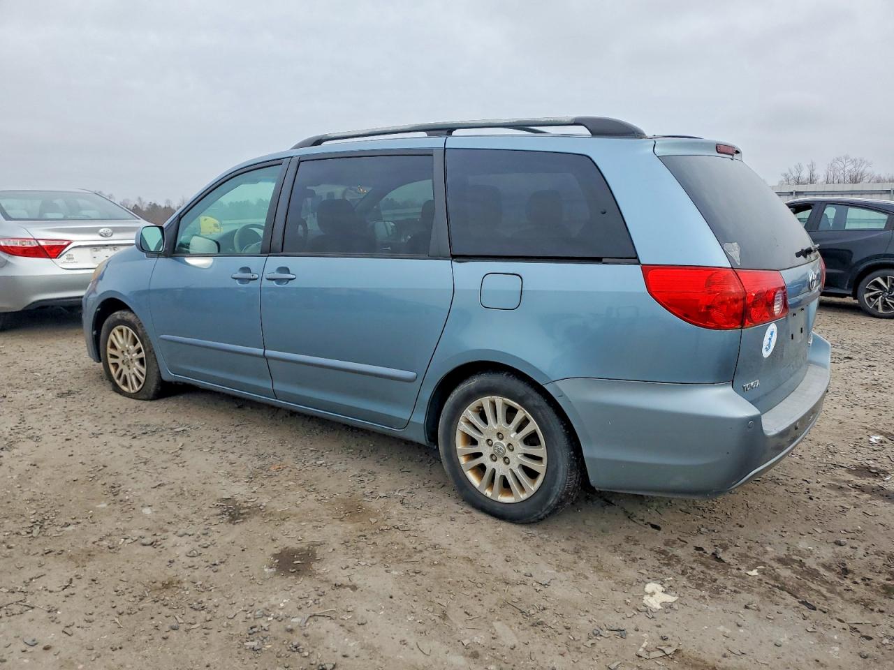 2007 TOYOTA SIENNA XLE photo 2