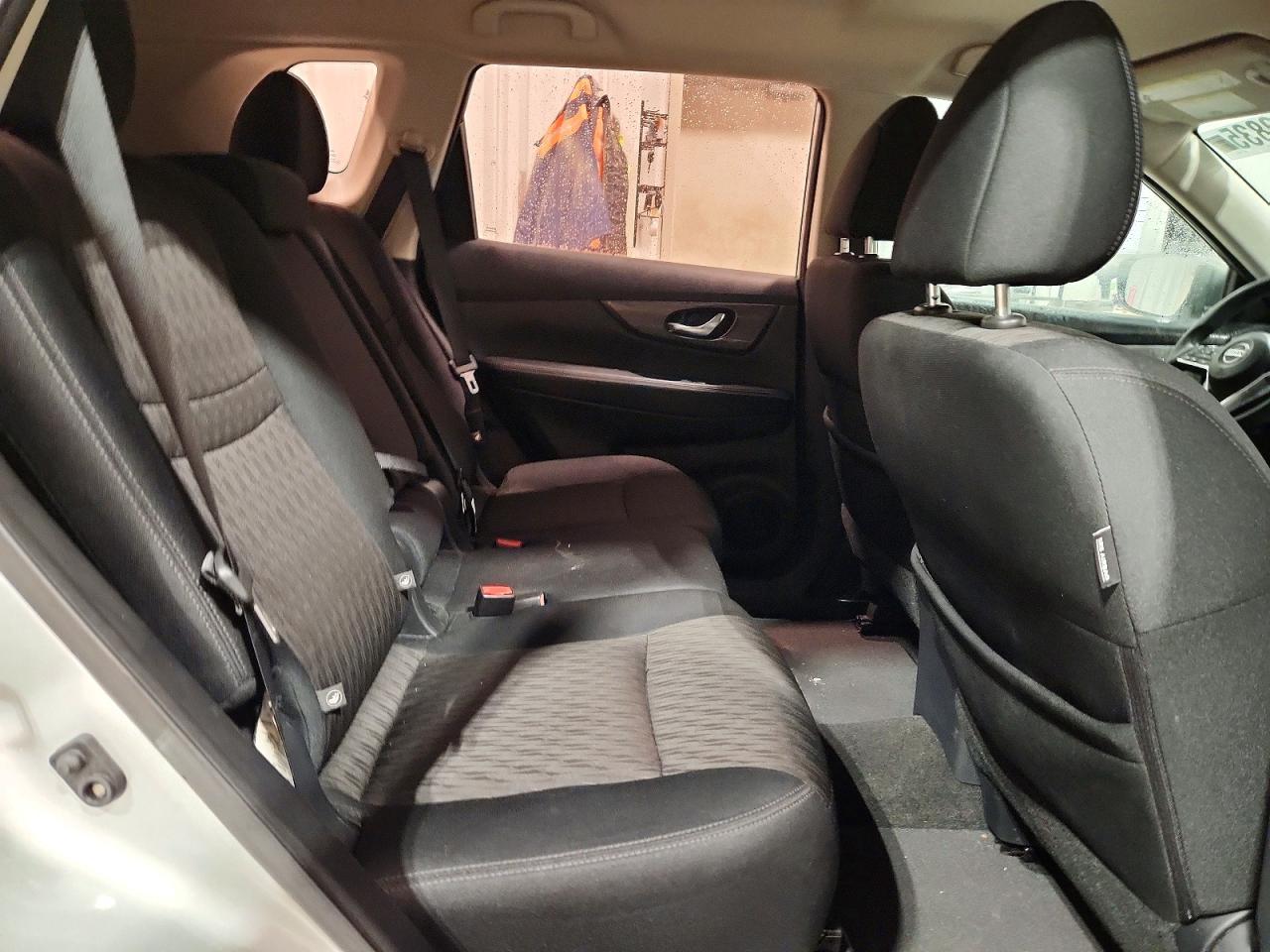 2017 NISSAN ROGUE SV photo 11