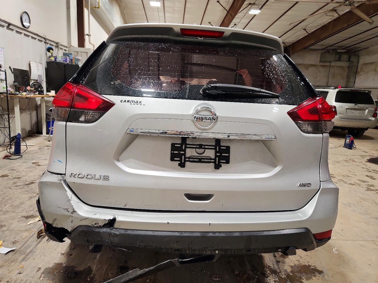 2017 NISSAN ROGUE SV photo 6