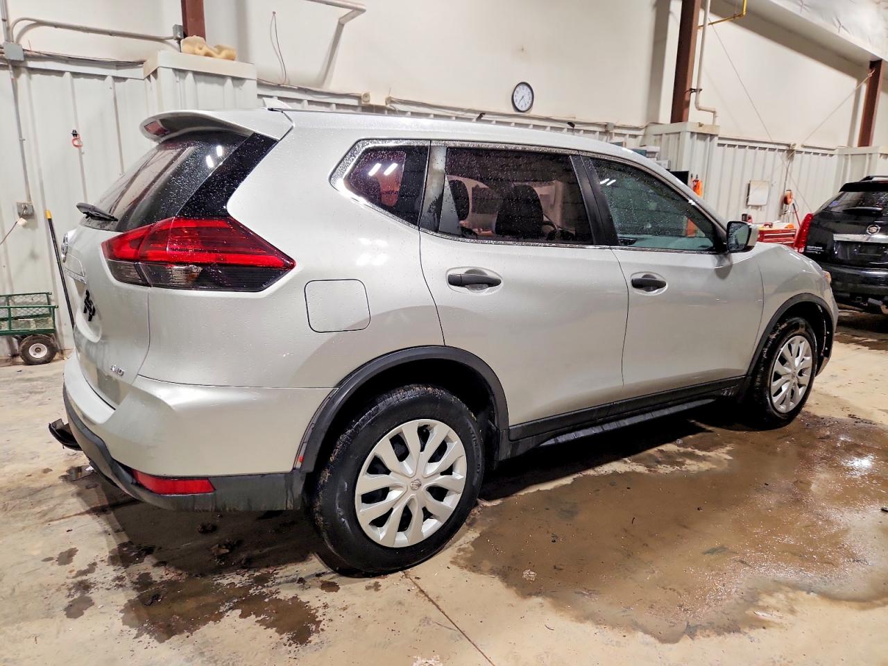 2017 NISSAN ROGUE SV photo 3