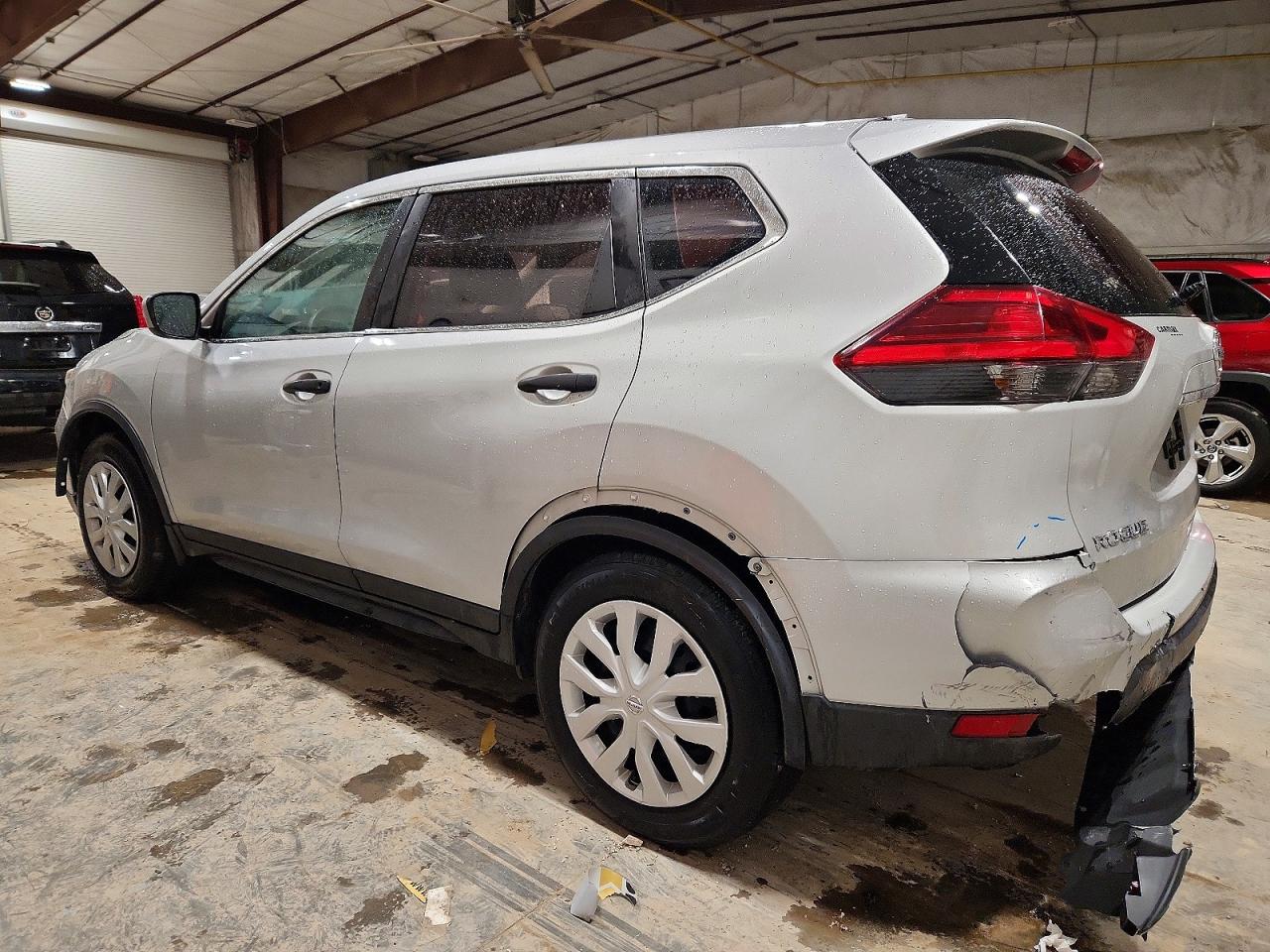 2017 NISSAN ROGUE SV photo 2