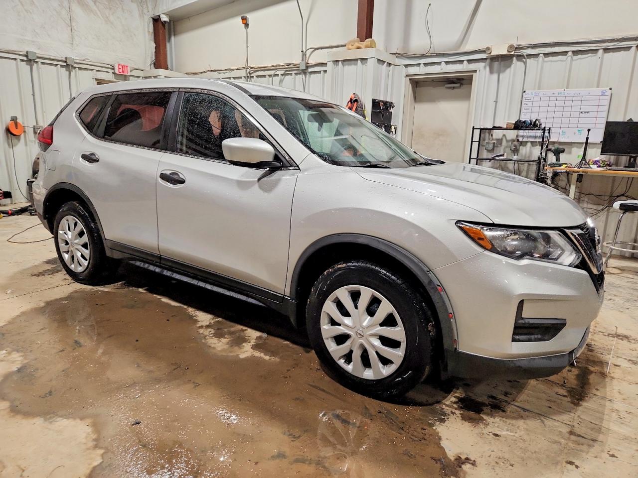 2017 NISSAN ROGUE SV photo 4