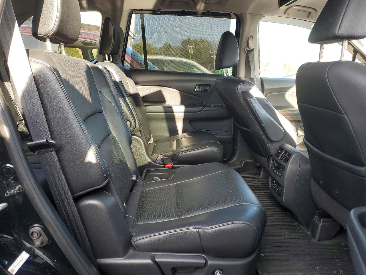 2016 HONDA PILOT ELITE photo 11