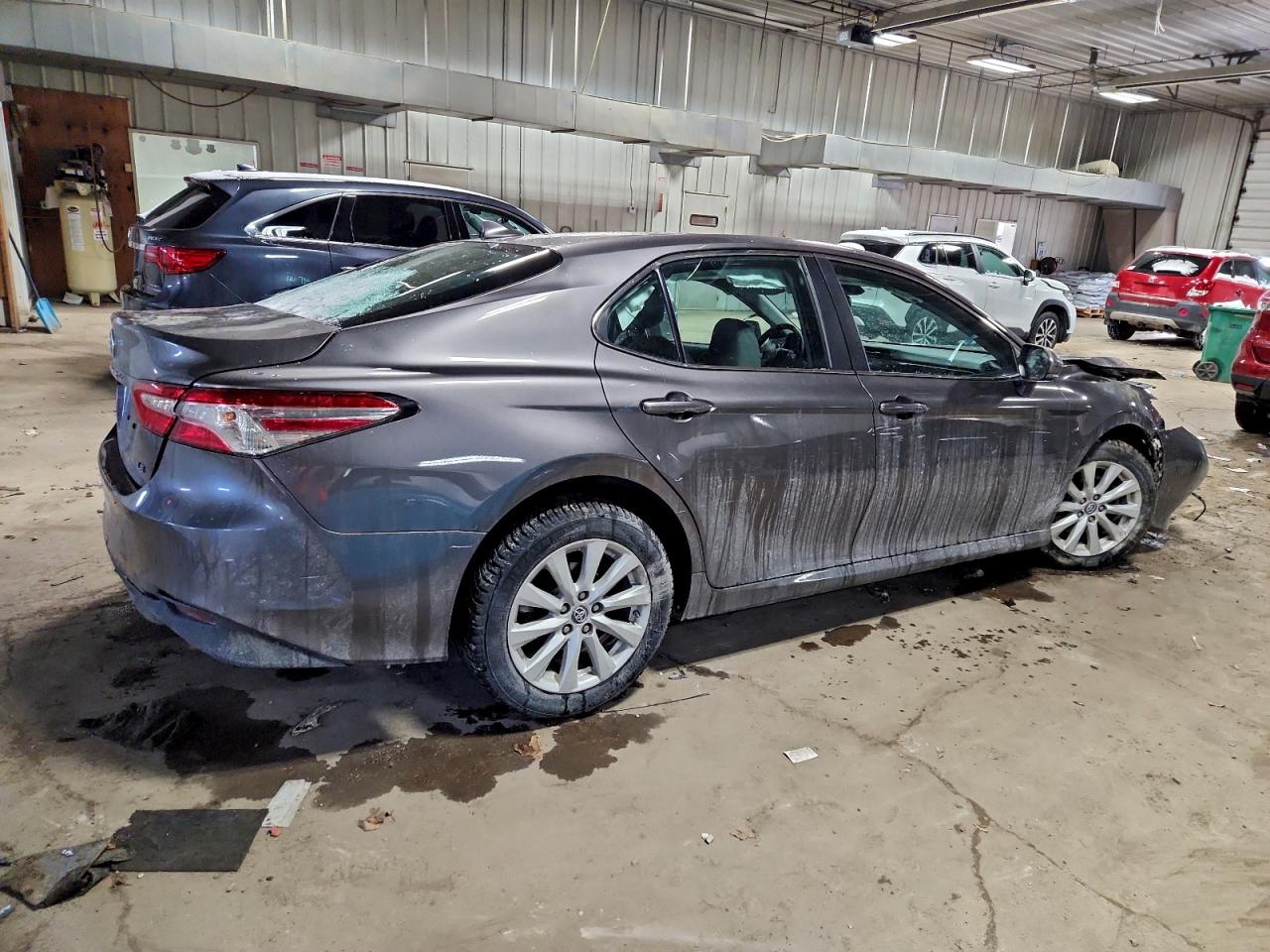 2019 TOYOTA CAMRY L photo 3