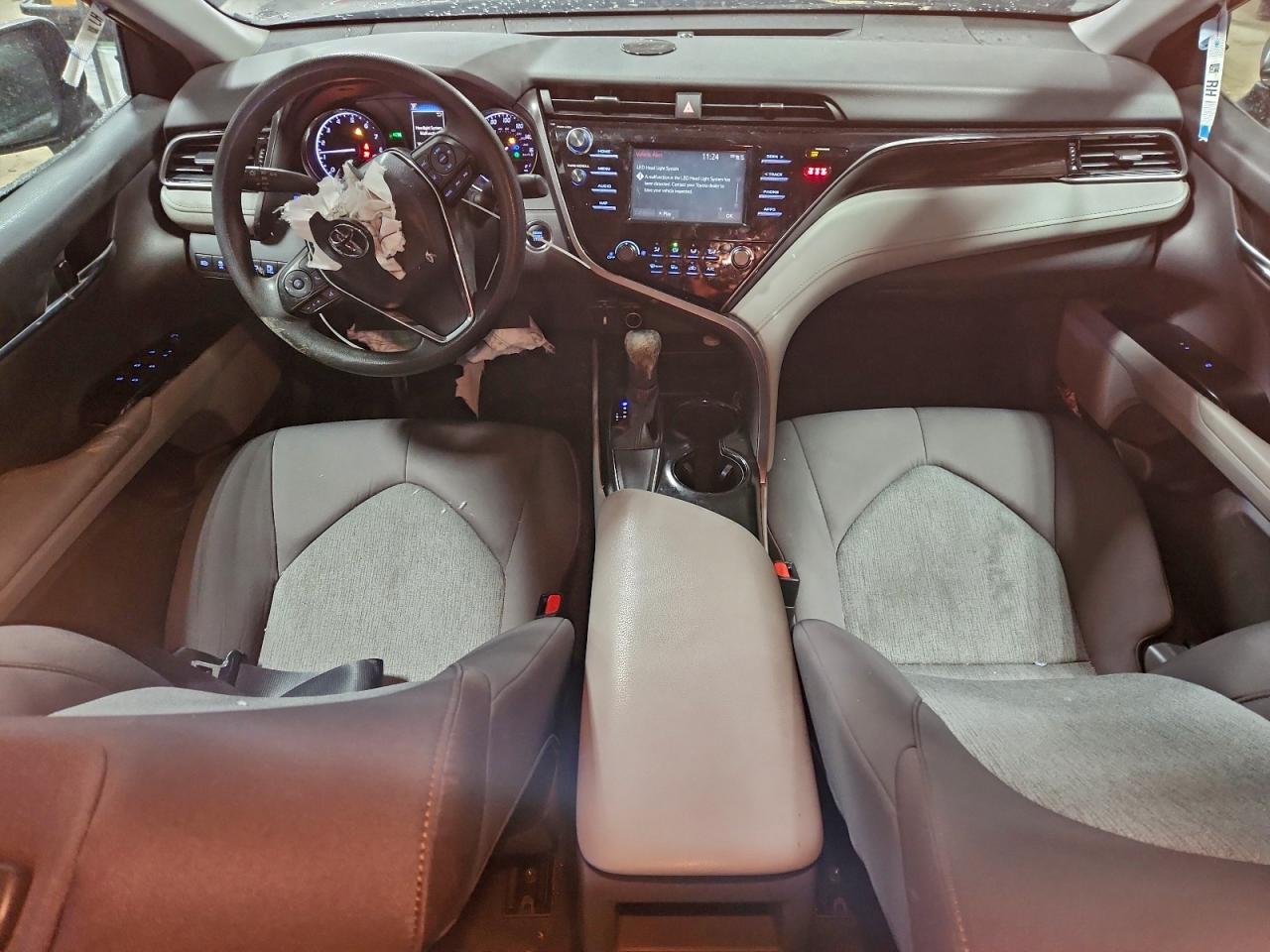 2019 TOYOTA CAMRY L photo 8