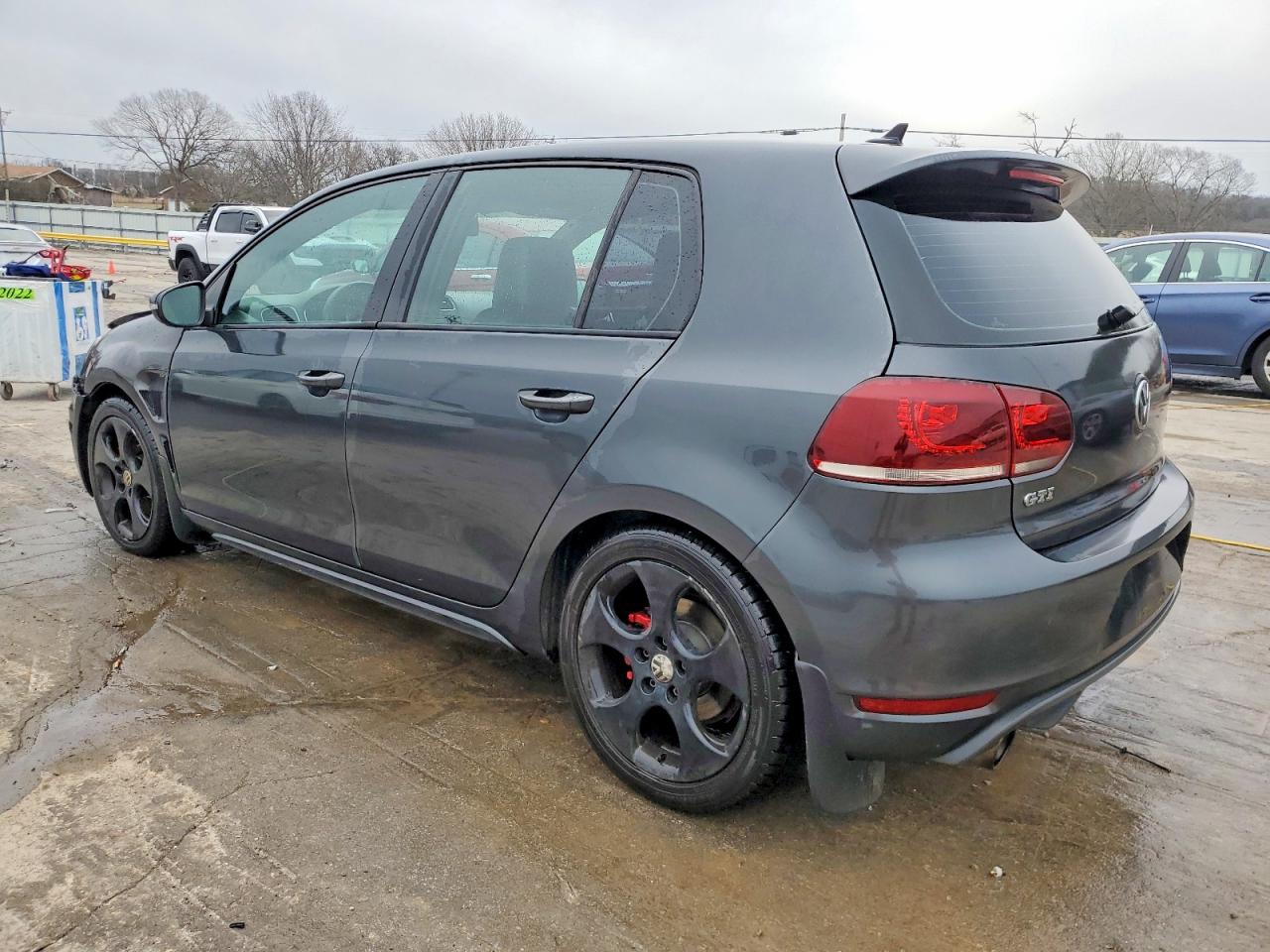 2011 VOLKSWAGEN GTI photo 2