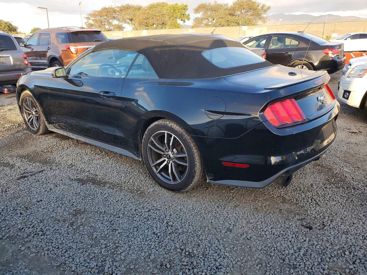 2016 FORD MUSTANG photo 2