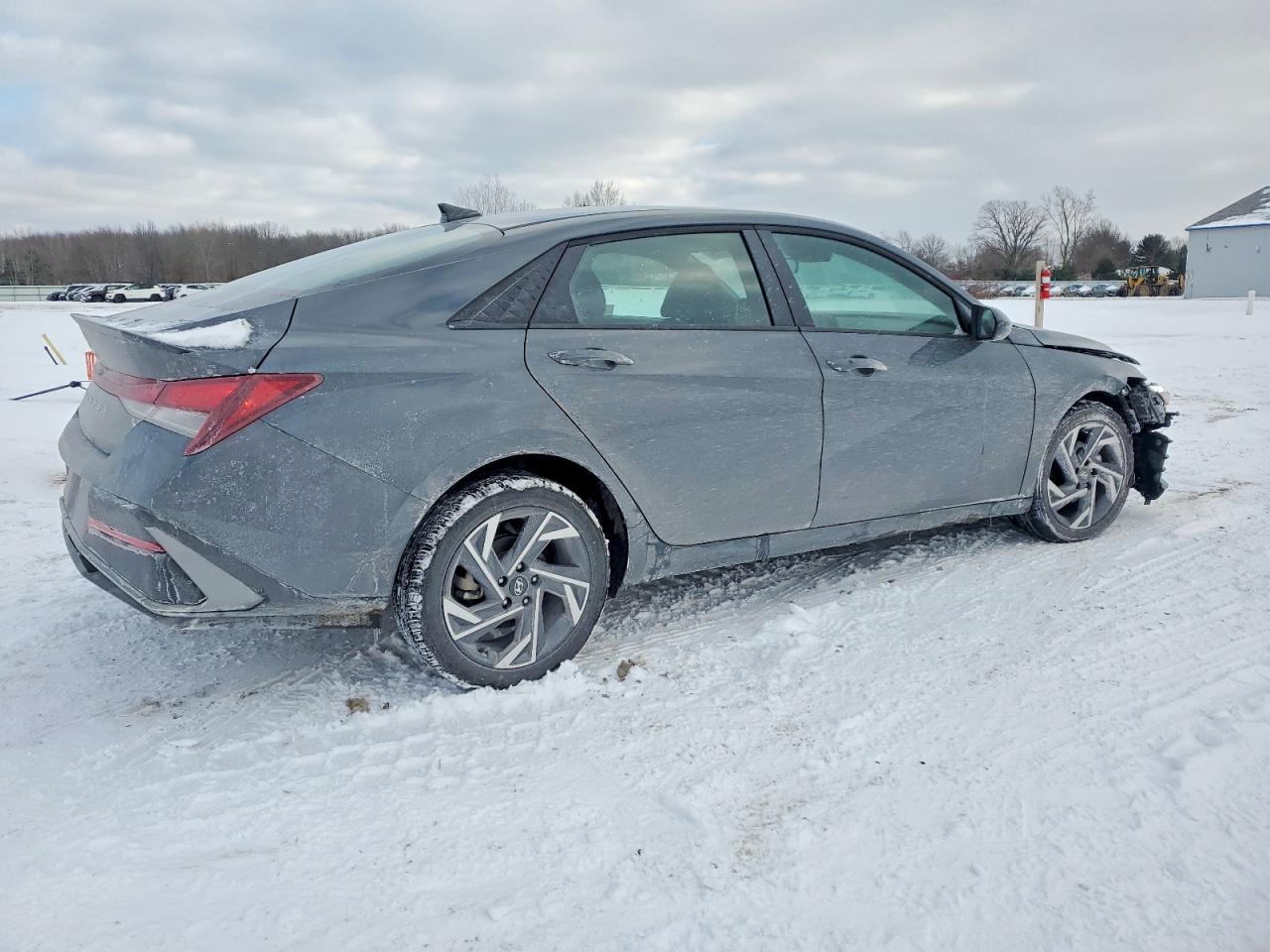 2025 HYUNDAI ELANTRA SEL SPORT photo 3