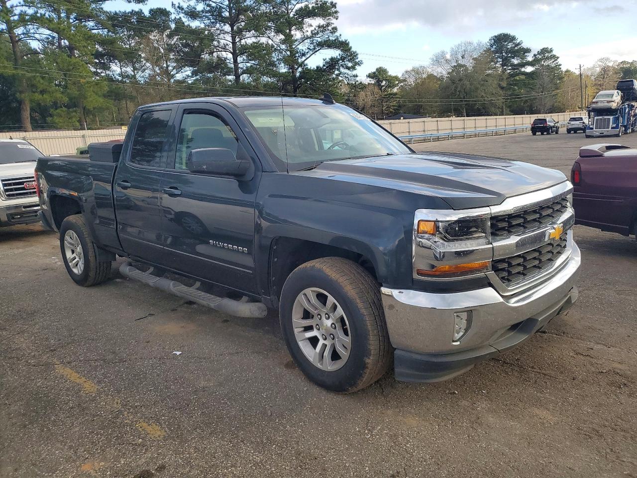 2018 CHEVROLET SILVERADO C1500 LT photo 4