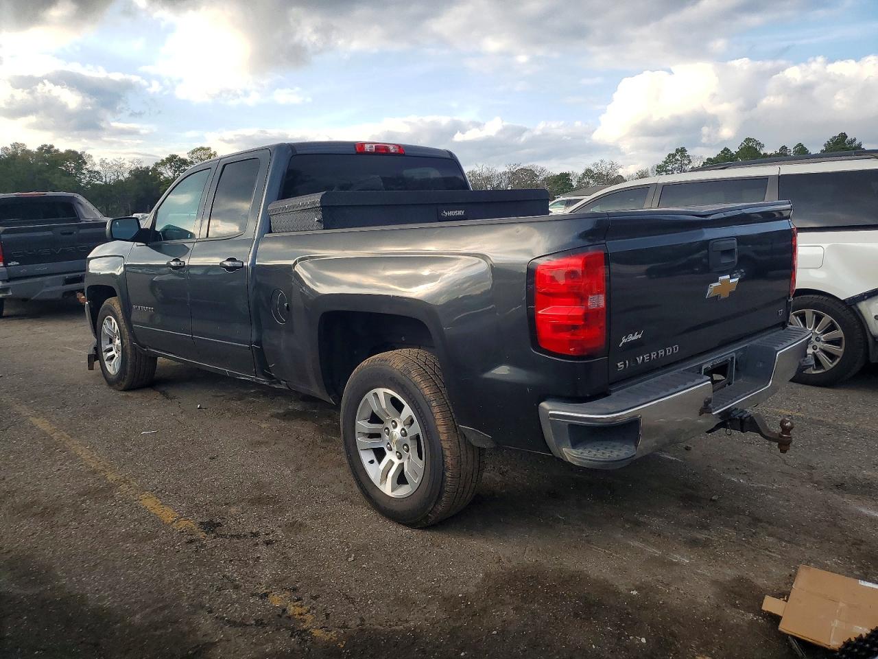 2018 CHEVROLET SILVERADO C1500 LT photo 2