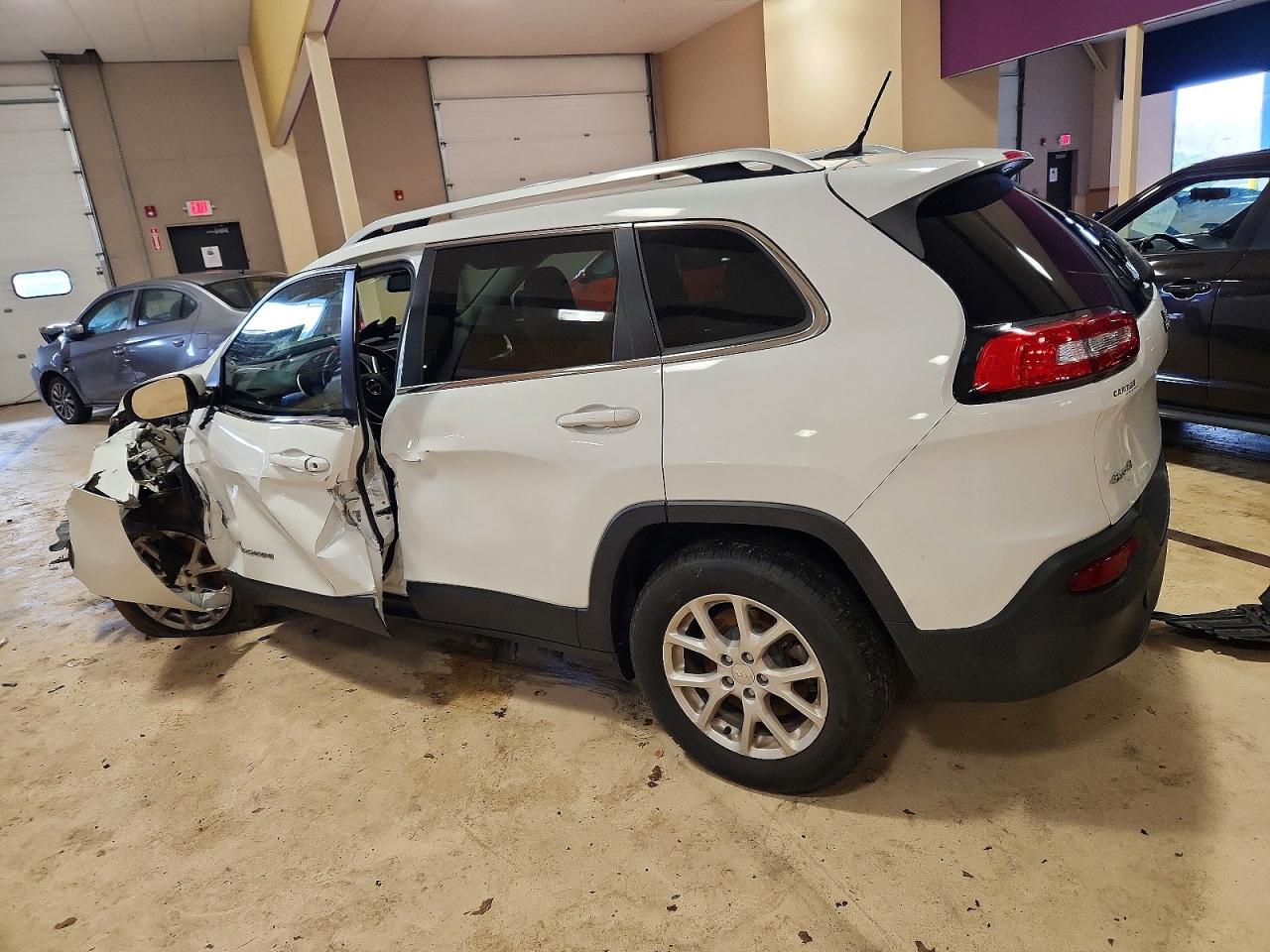 2015 JEEP CHEROKEE LATITUDE photo 2