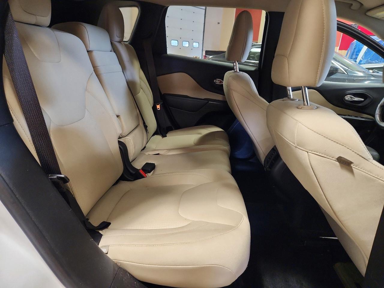 2015 JEEP CHEROKEE LATITUDE photo 11