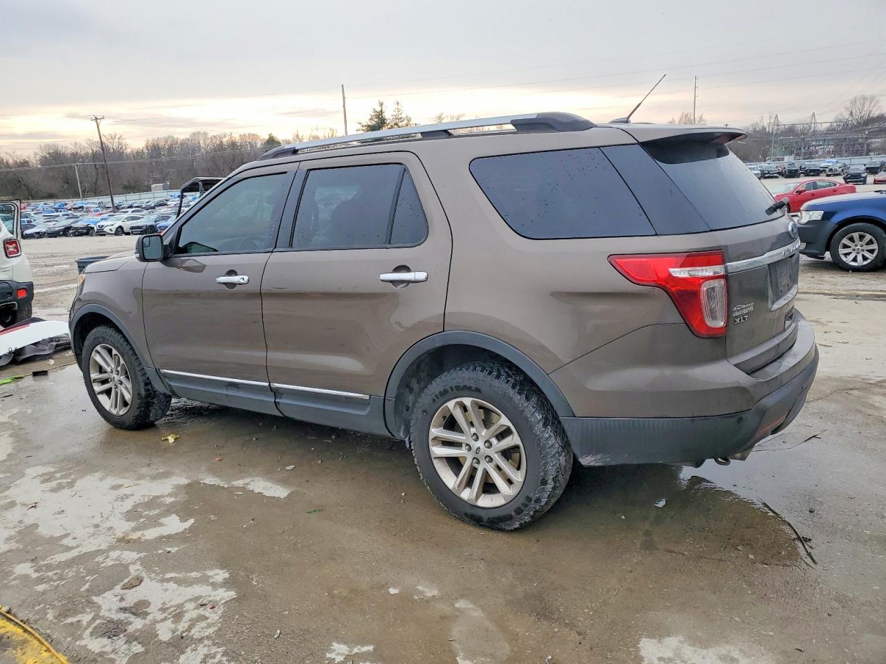 2015 FORD EXPLORER XLT photo 2