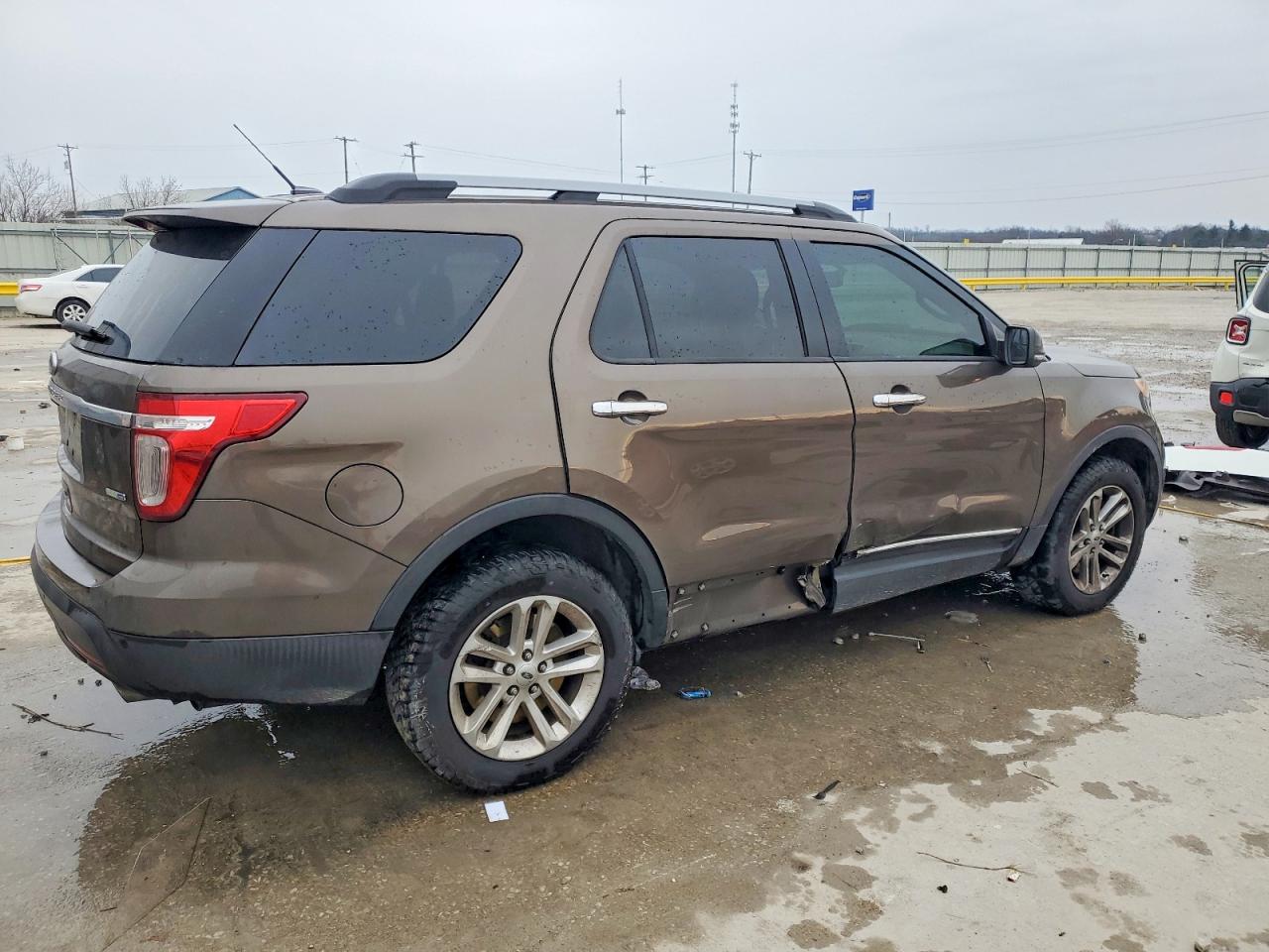 2015 FORD EXPLORER XLT photo 3