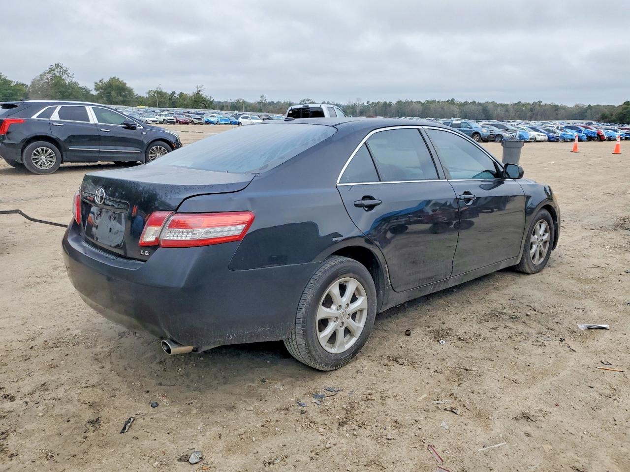 2011 TOYOTA CAMRY BASE photo 3