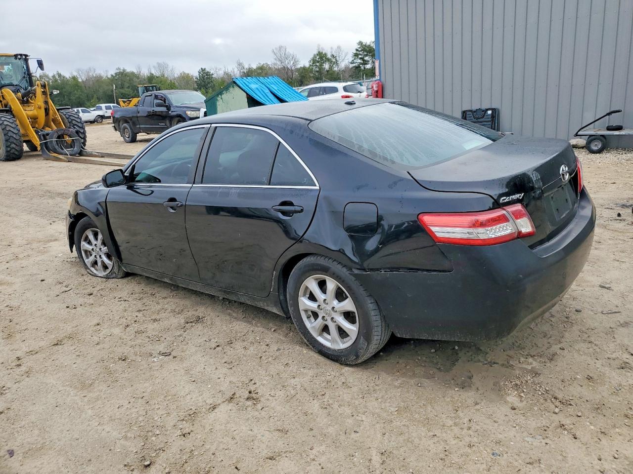 2011 TOYOTA CAMRY BASE photo 2