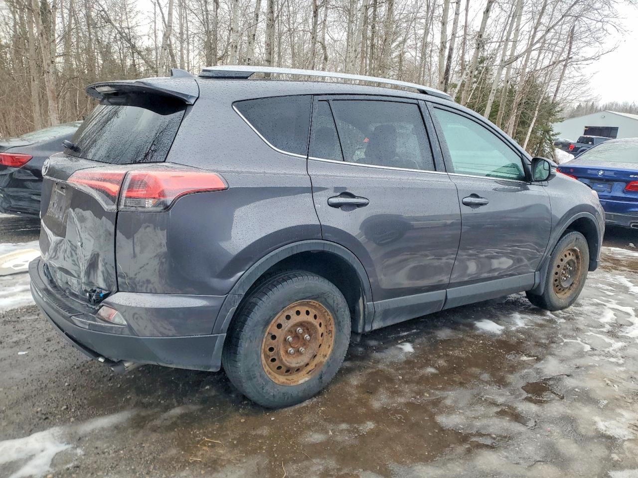 2018 TOYOTA RAV4 LE photo 3