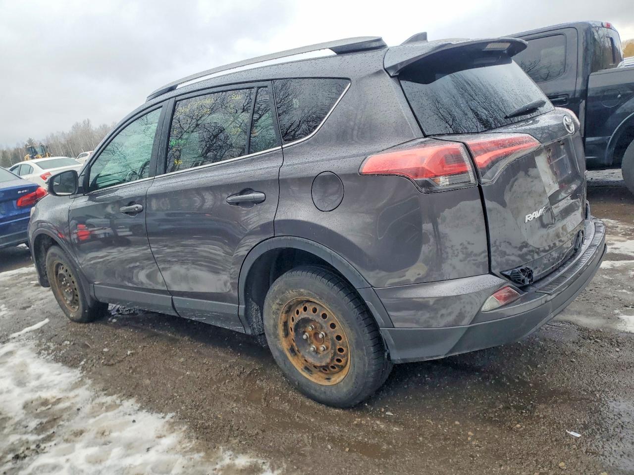 2018 TOYOTA RAV4 LE photo 2